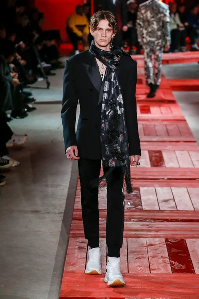 Look 33